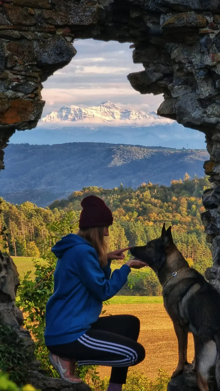 Trening z psem w ruinach